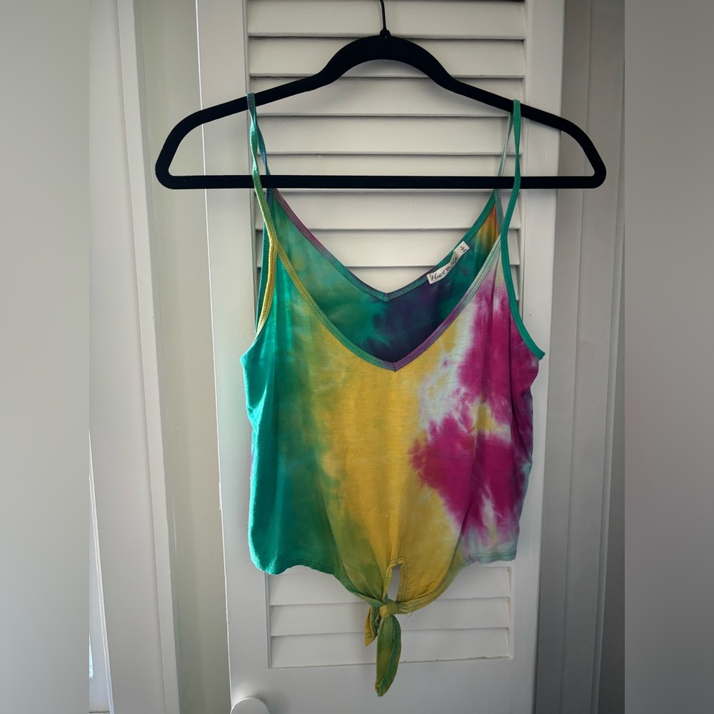 Tie die tank with front tie